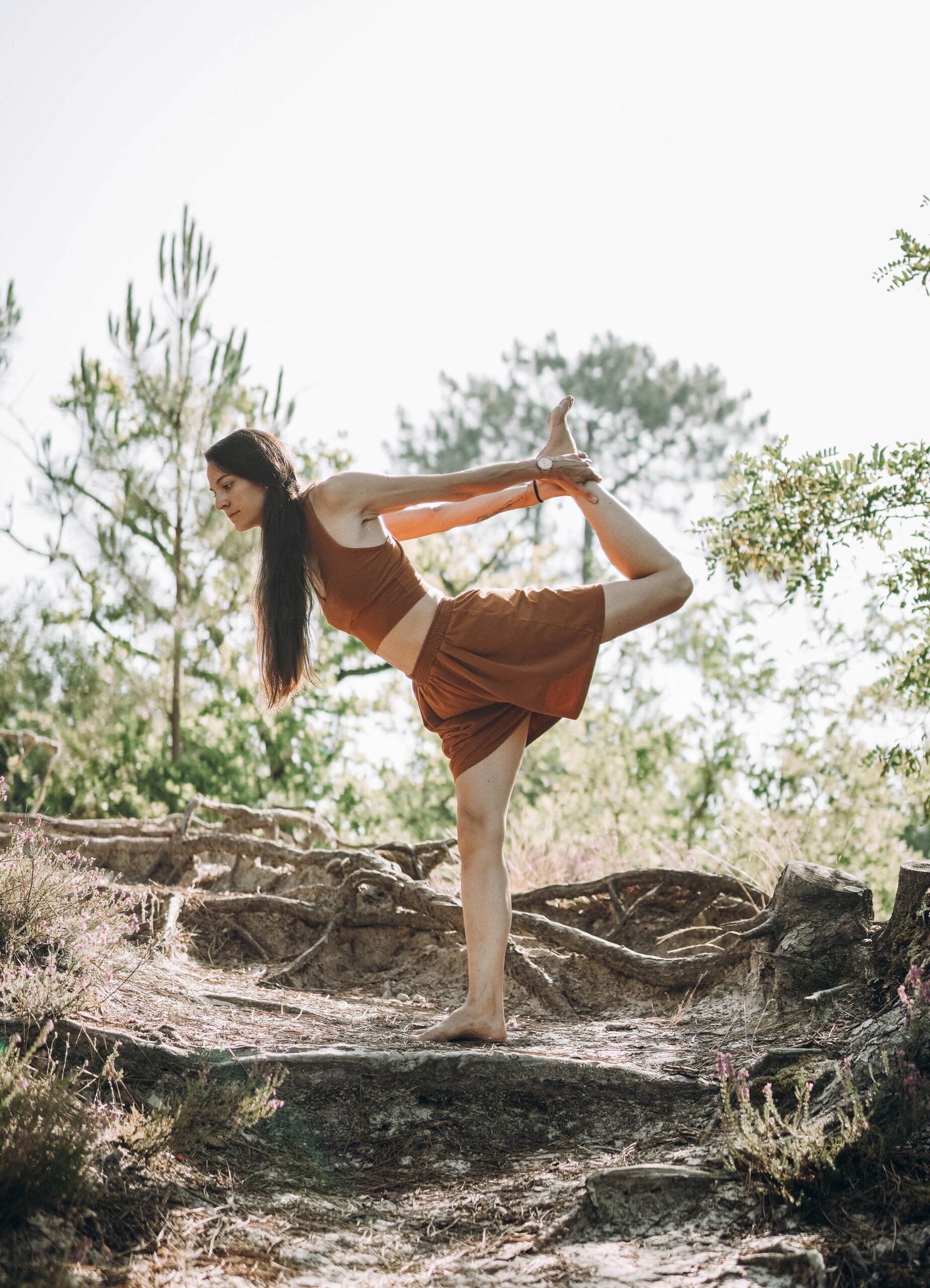 Yogi en posture de Natarajasana